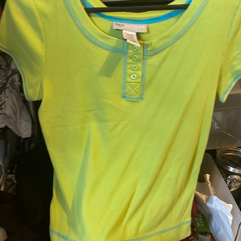 Doesn’t say size looks small.